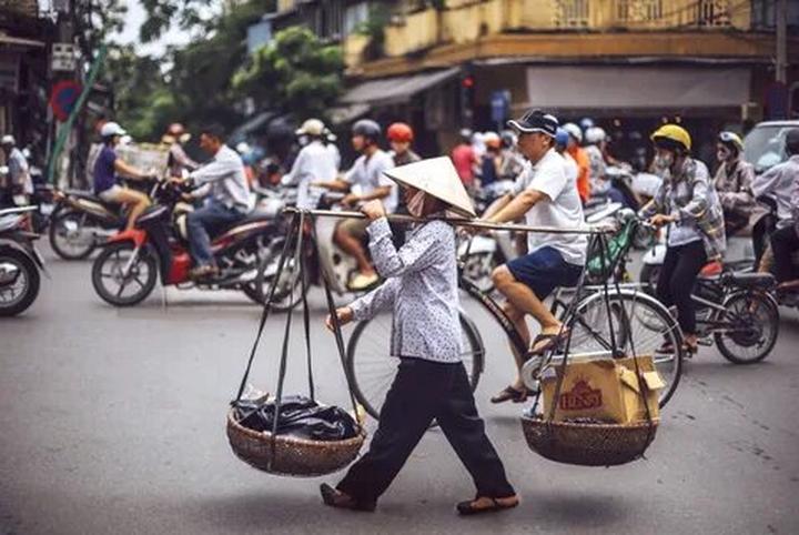 Hotspot Matrix: Biến 4 kiểu áo không thể thiếu thành cơ hội marketing đột phá