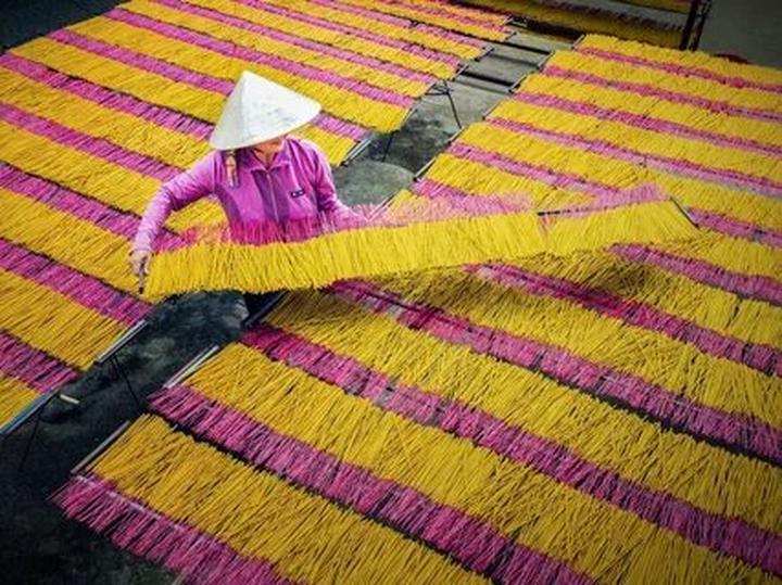 Nội dung: Mùa hè đang đầy vui vẻ với những xu hướng mới, và Huda Ice Twist đang chinh